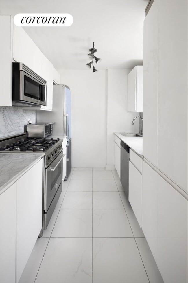 Building Photo - 322 W 57th St