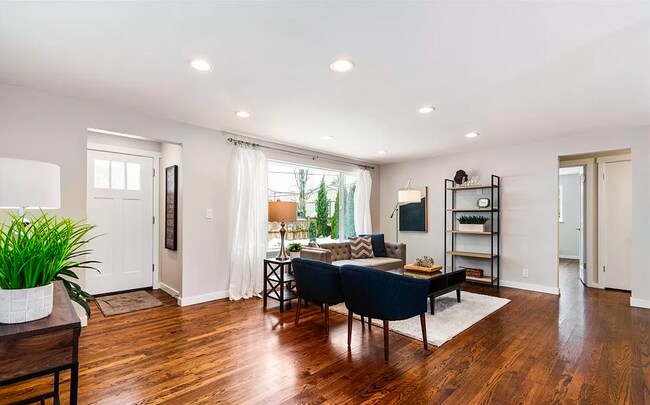 Foto del edificio - 1333 N 192nd St
