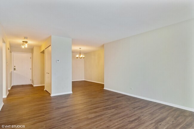 Foto del edificio - 1200 W Northwest Hwy