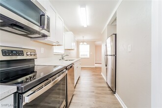 Building Photo - 700 Suncrest Dr Building Photo - 700 Suncrest Dr