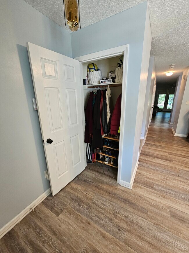 Foto del edificio - 117 Forest Oaks Dr