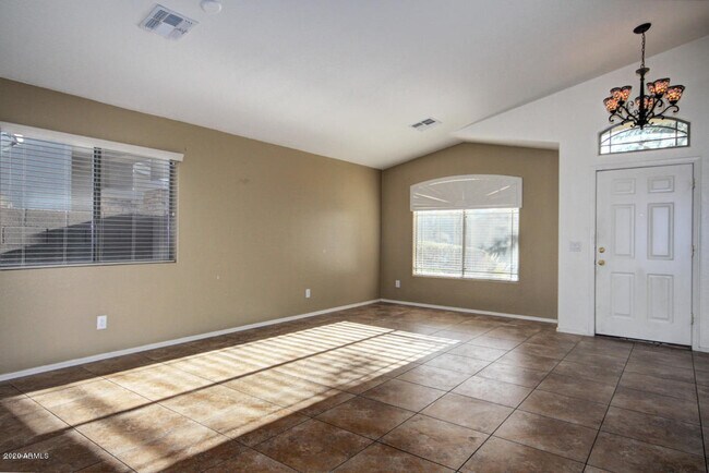 Foto del edificio - 24106 N 25th Pl