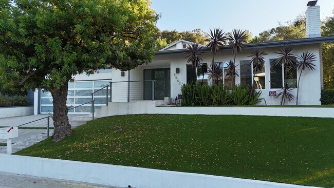 Foto del edificio - 15672 Castlewoods Dr