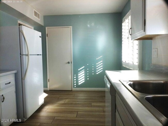 Building Photo - 11644 N Balboa Dr