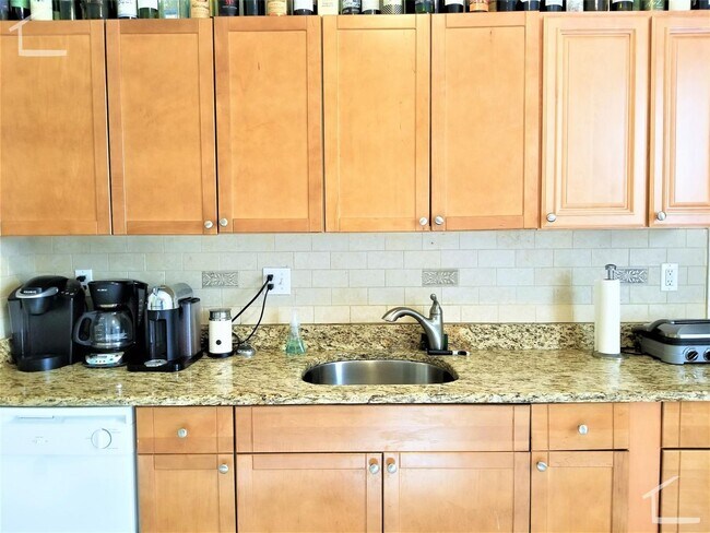 Building Photo - Central BU Location! Walk to School Centra...