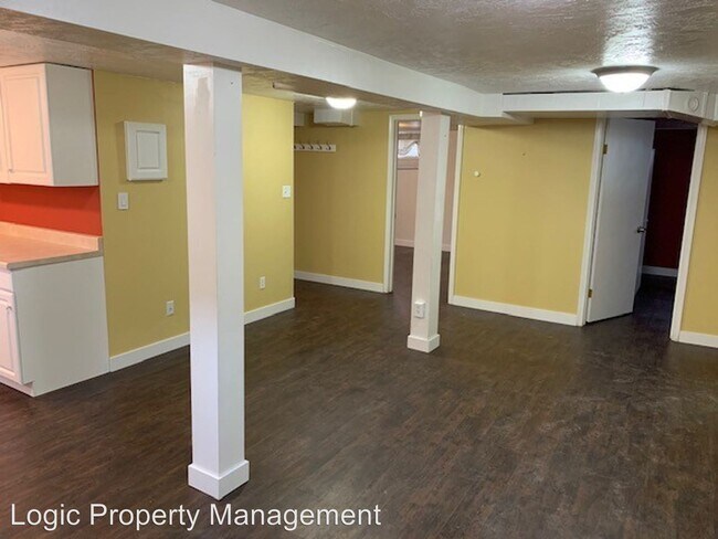 Foto del edificio - 1221 Crandall Ave S