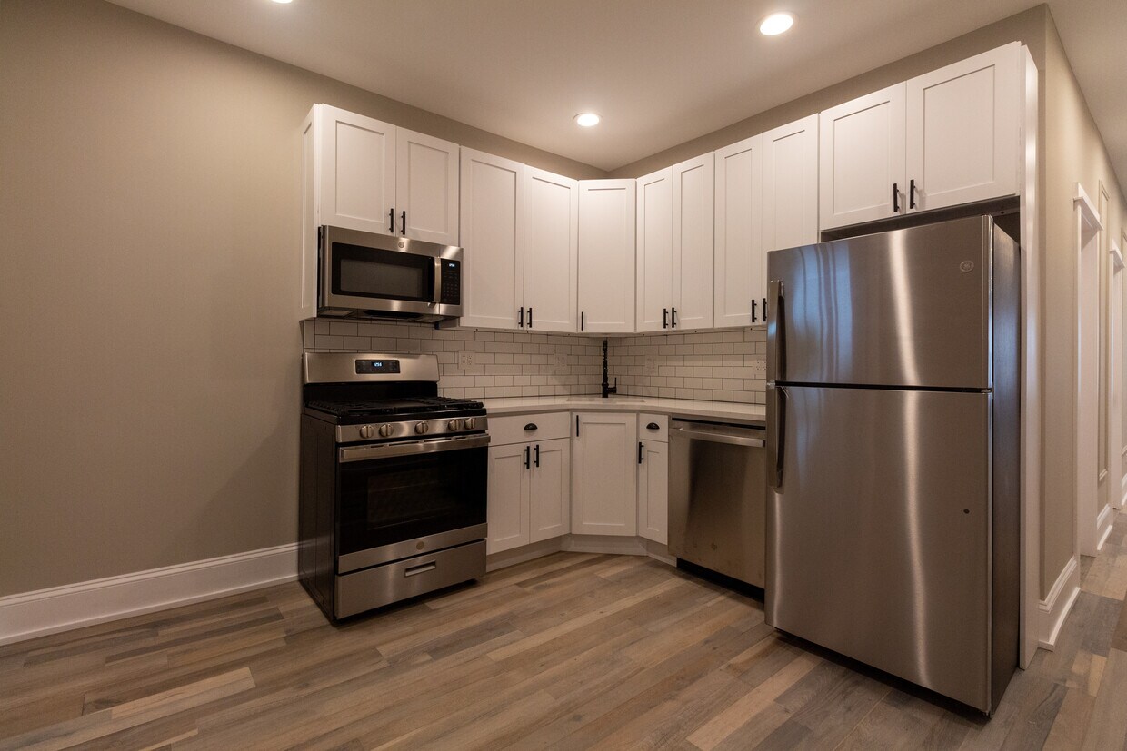 Foto principal - 2850 W Barry Ave