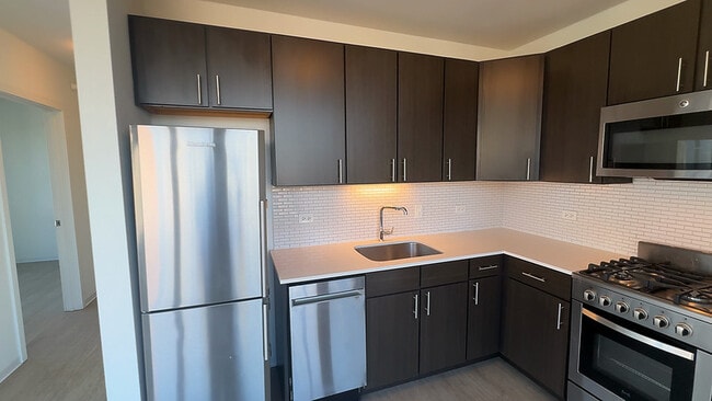 Photo - 359 W Superior St Apartment