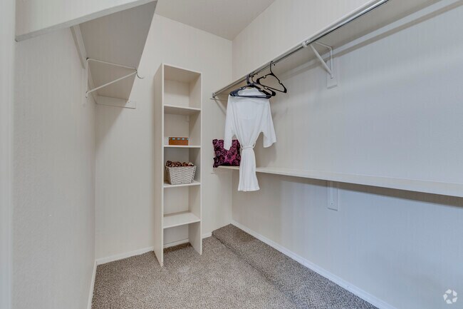 2HAB, 2BA - 1,150 ft² - Armario - Ventana