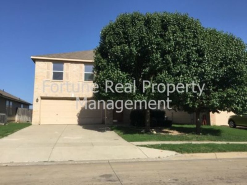 Beautiful Home in Sendera Ranch with COMM... House for Rent in Haslet, TX