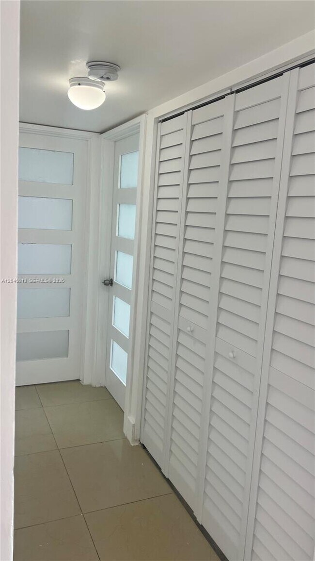 Foto del edificio - 488 NW 165th St