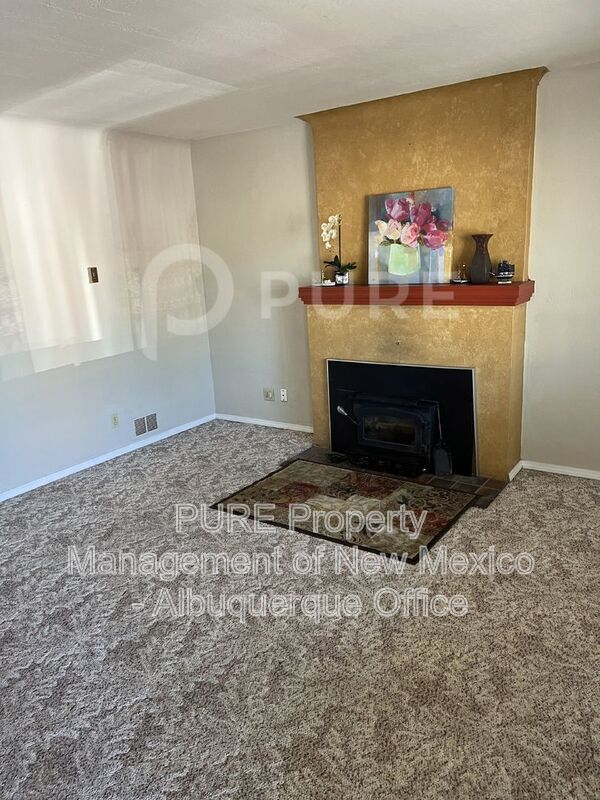 Building Photo - 3500 Calle Del Sol NE