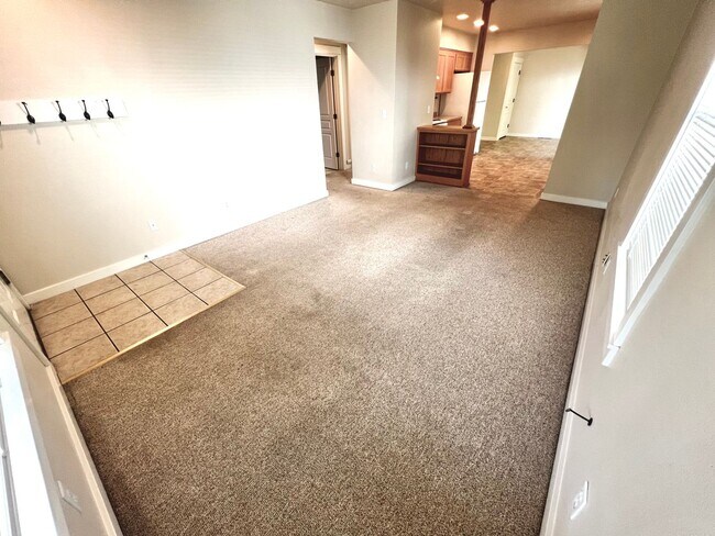 Foto del edificio - 2 Bedroom, 1 Bath in Town Apply Now https:...