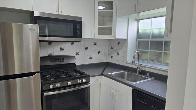 Foto del edificio - 18 Lexington Hills Rd