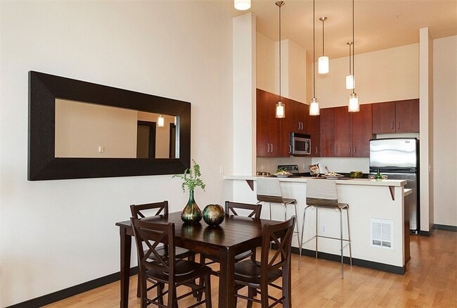 Building Photo - 1Bd/1Ba Seattle Condo