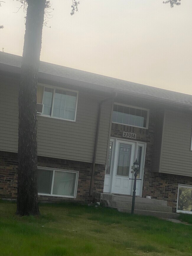 Foto del edificio - 2305 Ash Ave Nw