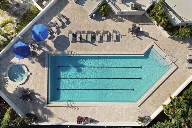 Foto del edificio - 6001 Pelican Bay Blvd