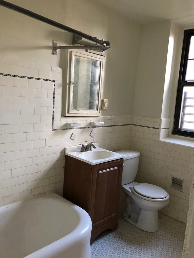 The Residences at Marchwood Apartments Philadelphia, PA