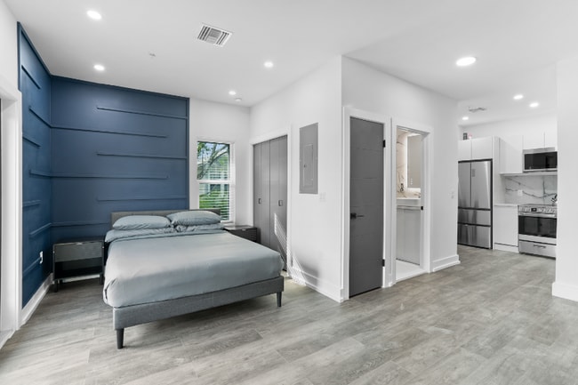 Photo - 935 S Howard Ave Apartment