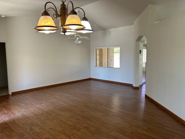 Building Photo - TAMARACK POOL HOME!