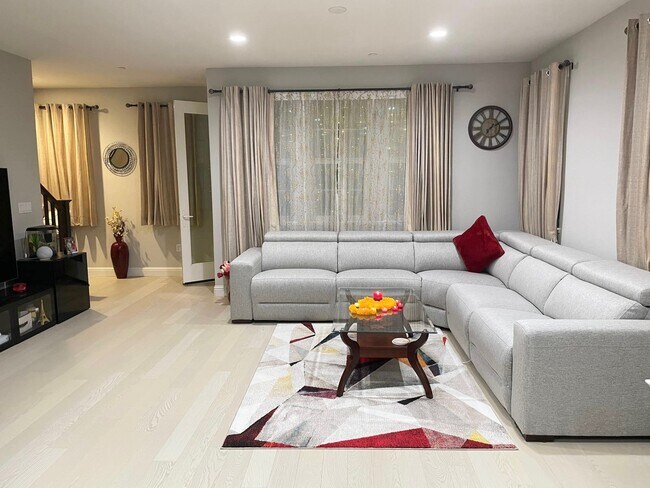 Foto del edificio - 1528 Coffee Berry Ln