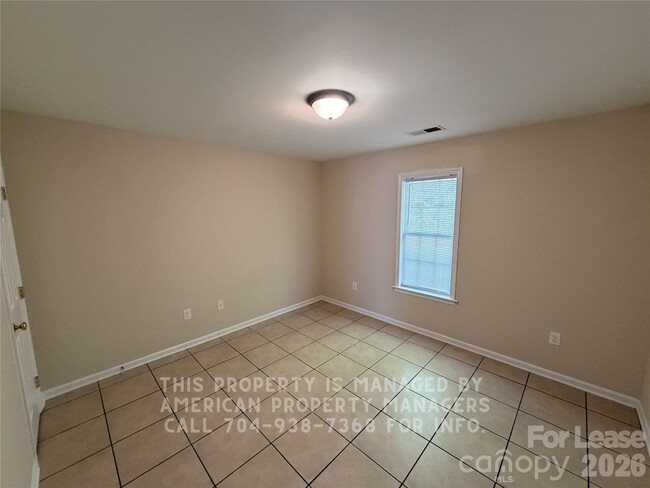 Building Photo - 483 Pharr Dr SW