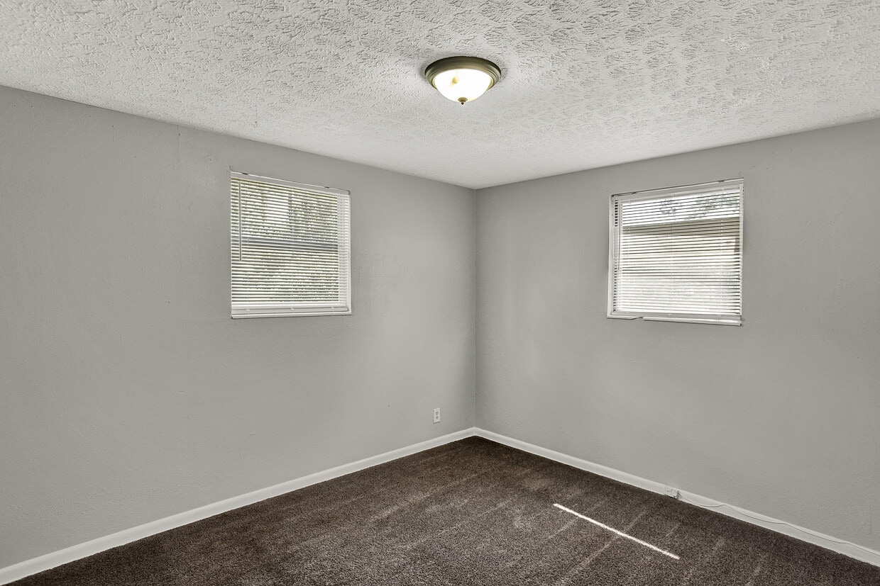 Building Photo - 5634 Astor Pl