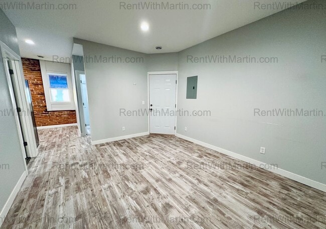 Building Photo - 18 S Frederick Ave