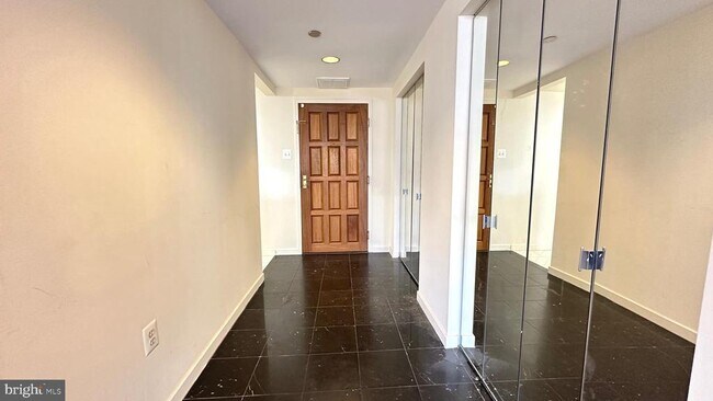 Foto del edificio - 1530 Key Blvd