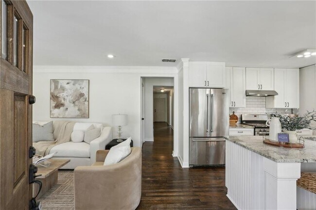 Foto del edificio - 1833 Flat Shoals Rd SE