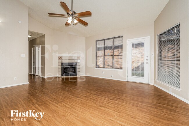 Foto del edificio - 1113 Sandalwood Ln