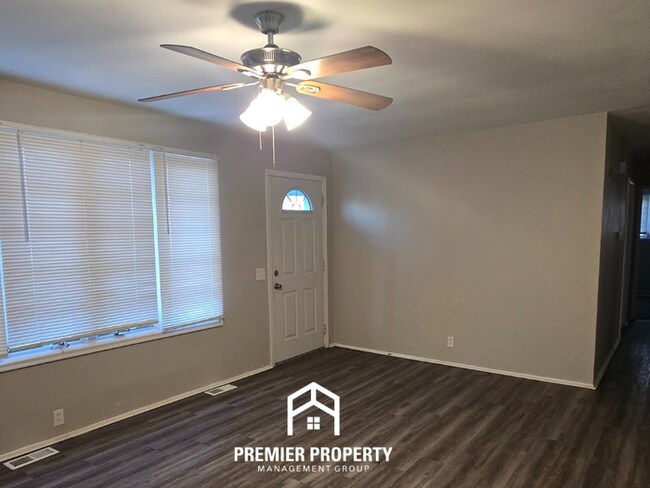 Foto del edificio - 2185 Flight Dr