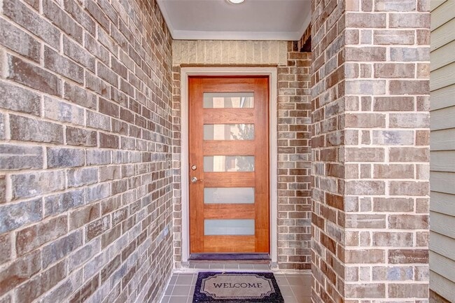 Building Photo - 8624 Meadowcroft Dr