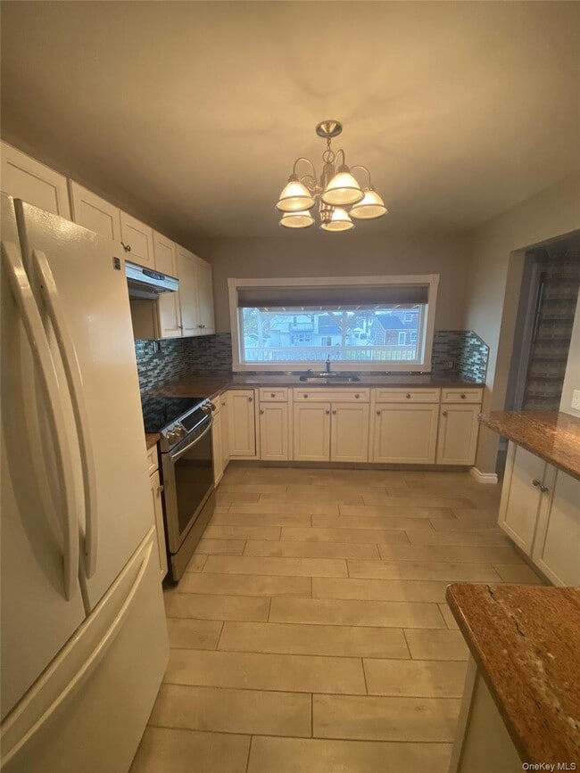 Building Photo - 415 West Dr