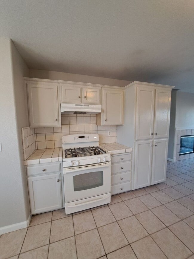 Building Photo - Move-In Special: First Month Free—Don’t Mi...