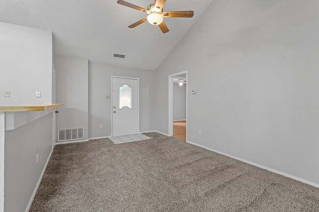 Building Photo - 740 Prairie Creek Dr