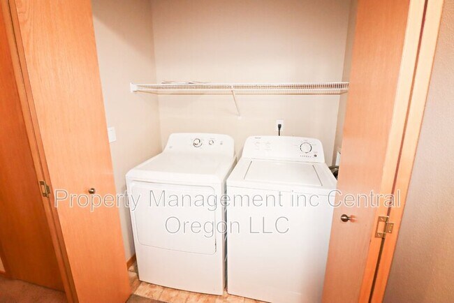 Foto del edificio - 3041 NE Canoe Ct