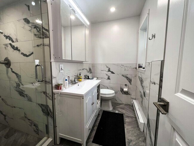 Foto del edificio - 678 Chestnut Pl