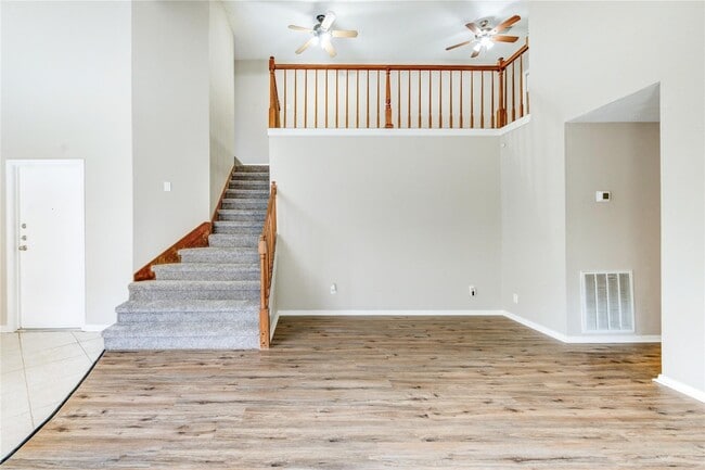 Building Photo - 5255 Beaverbrook Dr