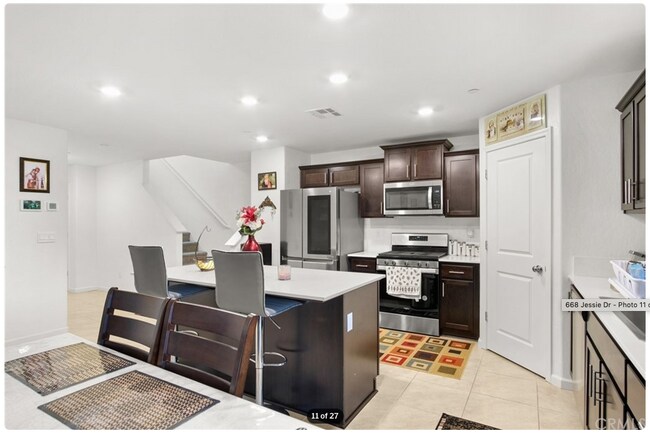Building Photo - 668 Jessie Dr