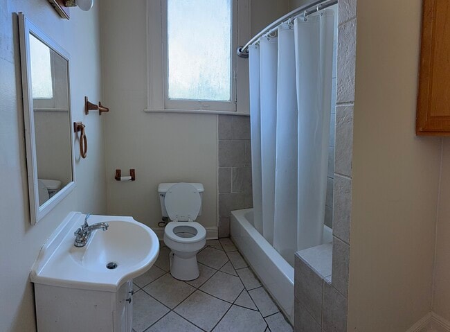 Building Photo - 2115 Marengo St