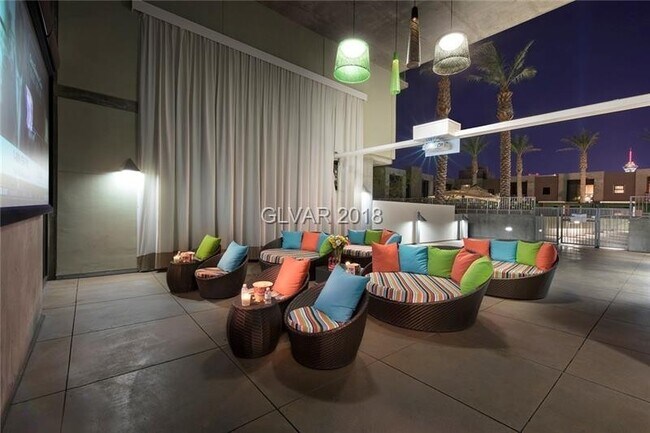 Foto del edificio - Gorgeous Juhl Unit For Lease