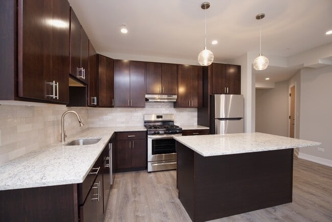 Foto del edificio - 1143 Maple Ave