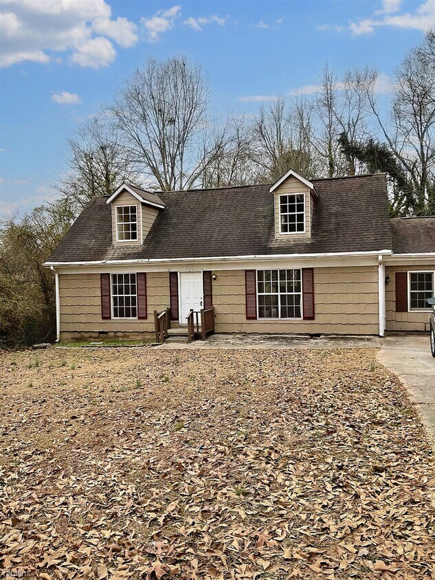 4 br, 2 bath House 6540 Demere Dr House for Rent in Morrow, GA