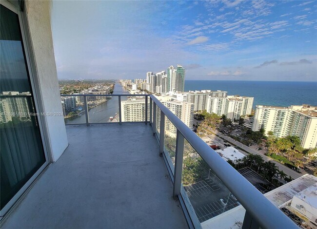 Foto del edificio - 4010 S Ocean Dr