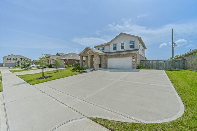 Building Photo - 8515 Lake Groove Ln