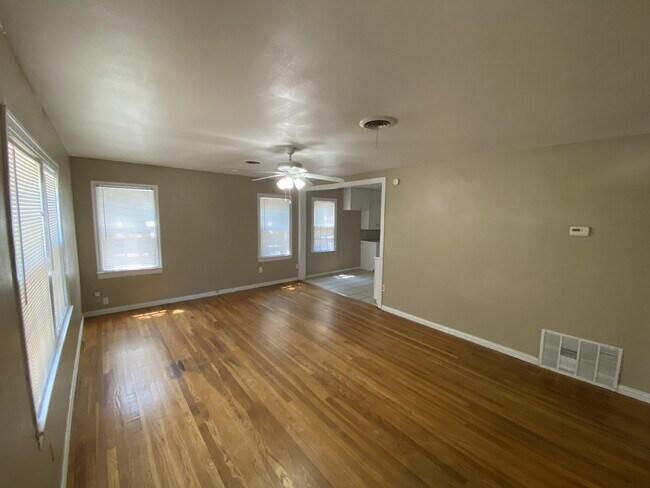 Building Photo - 2520 27th St