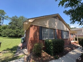 Building Photo - 728 Montclair Dr