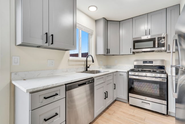Building Photo - 1618 Banyan Dr