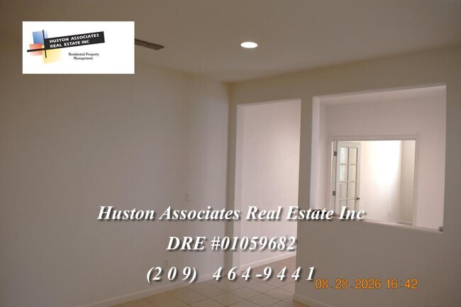 Building Photo - 458 N Covina St